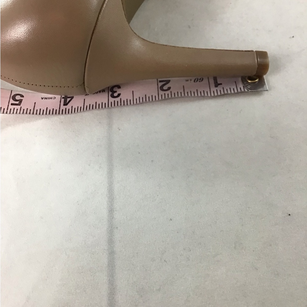 Michael Kors taupe leather pump size 9m. - Picture 7 of 7